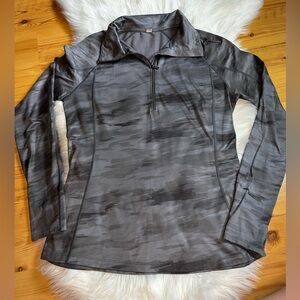Under Armor ColdGear Gray Camo Print Cozy Pullover 1/2 Zip Medium